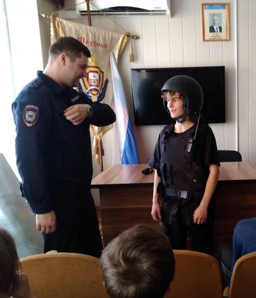 Каникулы с Общественным советом: в Нижегородской области полицейские и общественники организовали для школьников экскурсию в ОВД